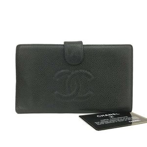 [0067] Vintage Chanel CC logo black caviar leather kisslock wallet